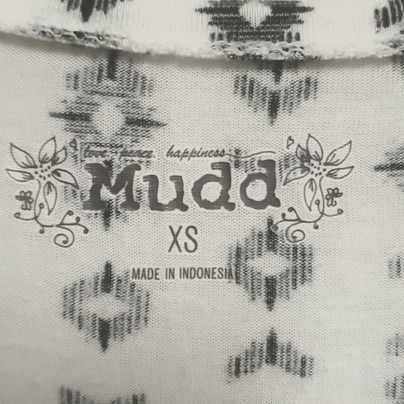 Black and white dress tee - Picture 3 of 4